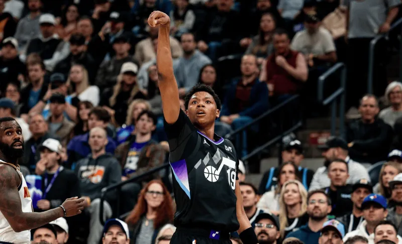 开云体育app-爵士官方：对球队在最后阶段展现出的竞争力感到无比自豪