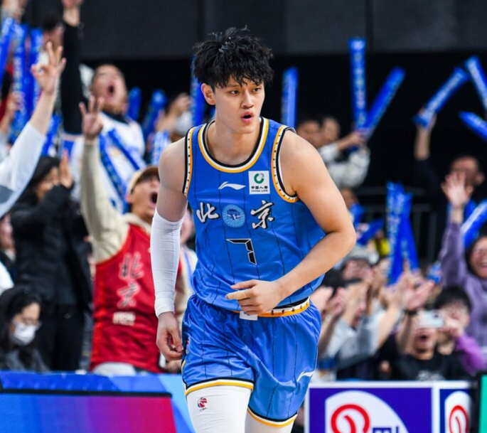 开云登录入口地址-北京男篮遭打击：曝曾凡博腰伤属于旧伤复发 多久恢复无法确定