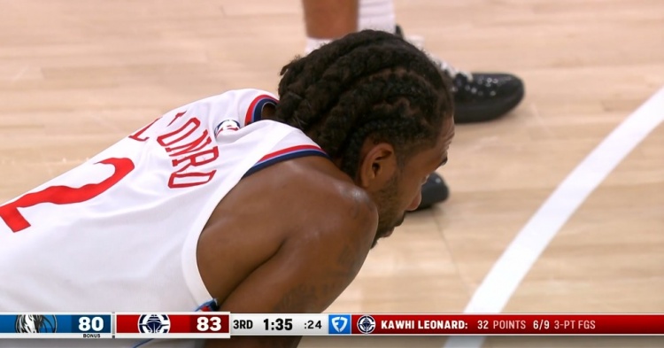 连珠炮！小卡连中三分率队夺回优势 罕见吐舌庆祝