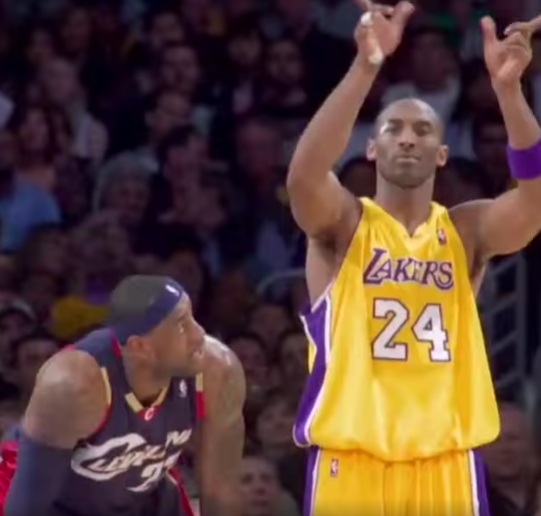 开云登录入口地址-詹姆斯怀念科比：他比划手势耍得我一愣一愣 但那其实是拉开单干